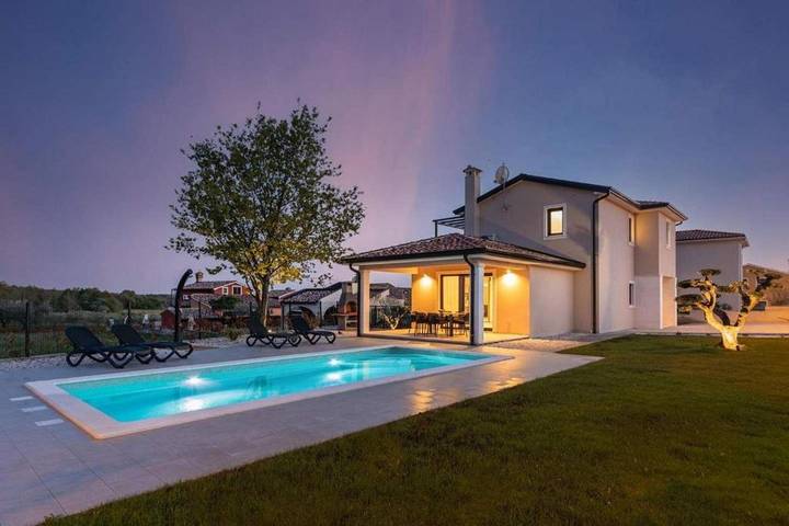 Ferienhaus für 6 Personen, mit Terrasse und Pool sowie Garten, mit Haustier in Porec und Umgebung