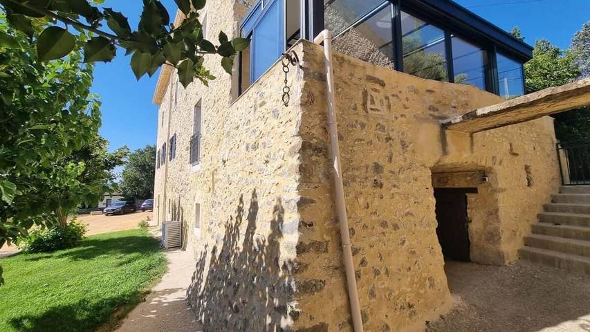 Location de vacances pour 8 personnes, avec jacuzzi et jardin à Euzet - 4