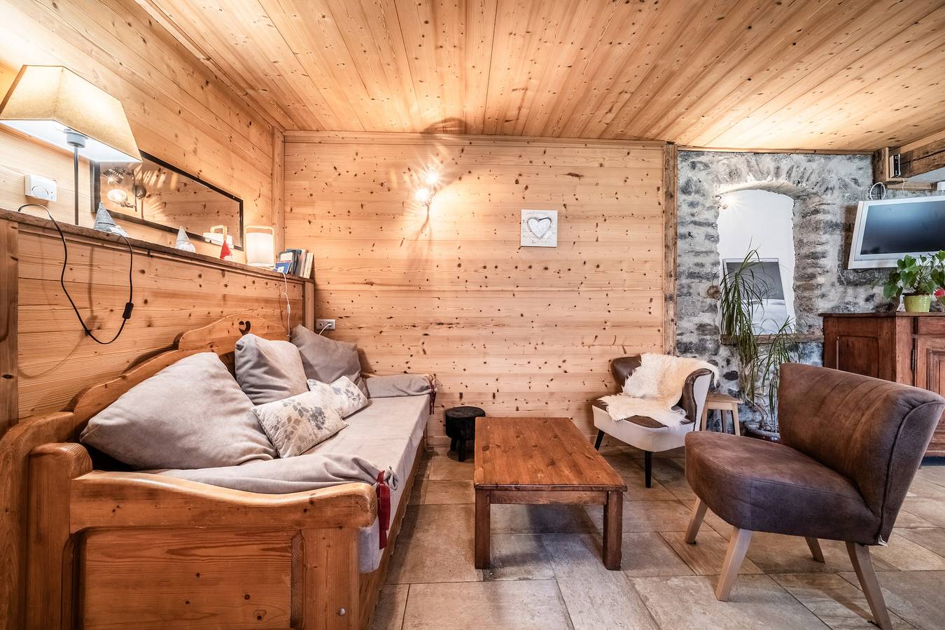 Entire apartment, Apartment 'Bel Appartement - Sixt Fer Cheval' with Private Terrace, Private Garden and Wi-Fi in Sixt-Fer-à-Cheval, Bonneville region
