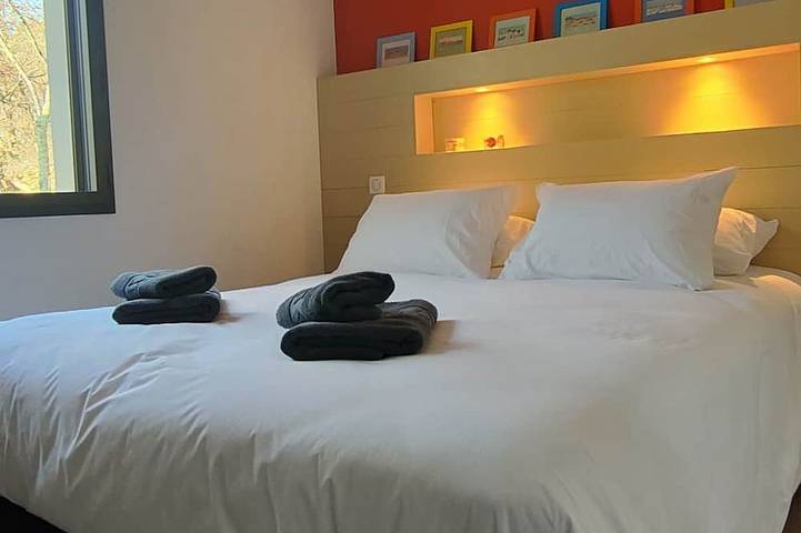 Location de vacances pour 8 personnes, avec jardin à Mercuer - 2