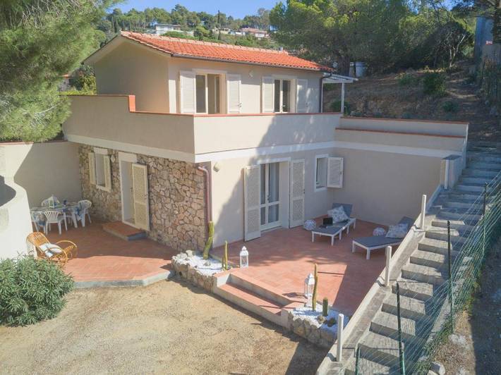 Villa per 6 persone, con panorama e giardino a Capoliveri