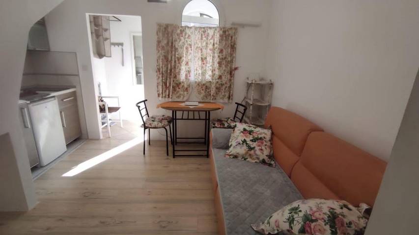 Gîte pour 3 personnes, avec balcon dans Risan - 3