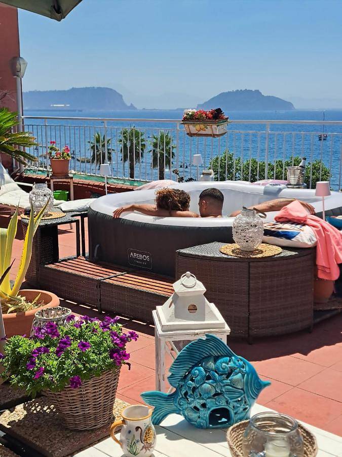 Appartamento per 6 persone, con Balcone e Idromassaggio nonché Terrazza e Panorama a Pozzuoli