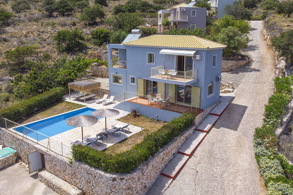 Villa avec piscine privée et chauffée et vue imprenable sur la mer in Skala, Céphalonie