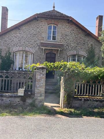 Location de vacances pour 8 personnes, avec jardin et terrasse à Crozant