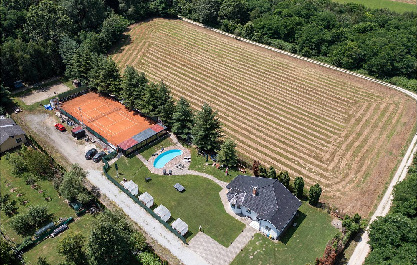 Reizende 1-Zimmer-Wohnung mit Pool, Terrasse und WLAN-Zugang in Osijek-Baranja