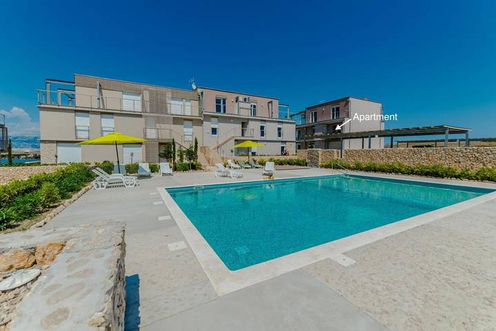 Ferienwohnung für 4 Personen, mit Pool und Balkon - 1