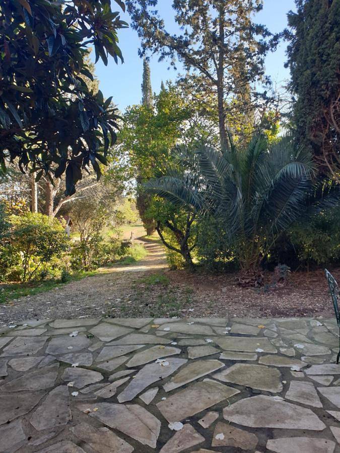 Chambre d’hôte pour 2 personnes, avec Terrasse et Jardin ainsi que Piscine et Vue