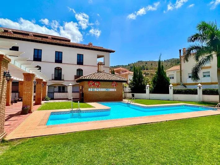 Appartement de vacances pour 4 personnes, avec jardin ainsi que vue et piscine - 1