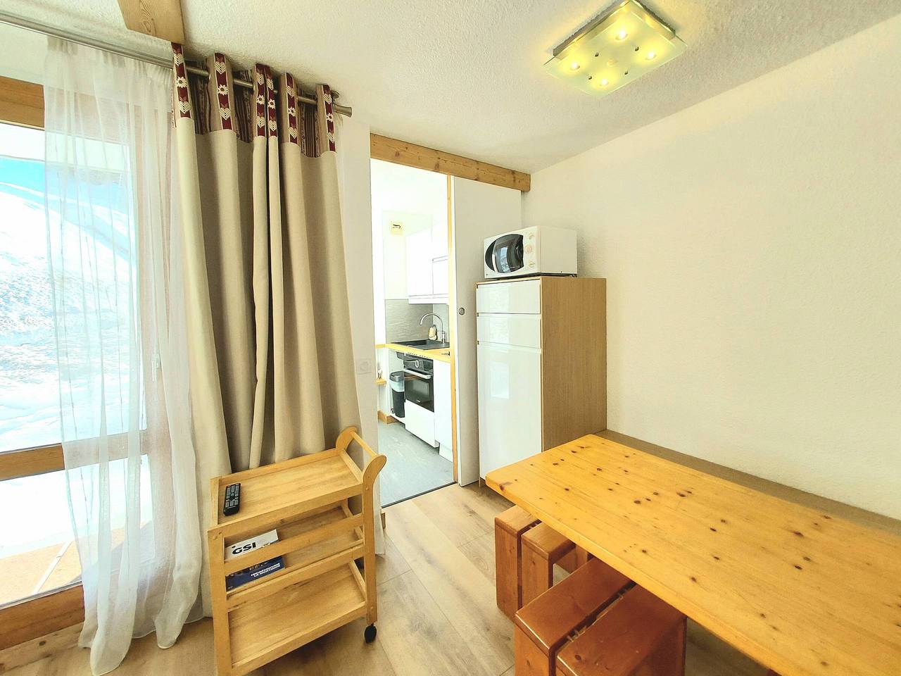 Studio entier, Studio rénové avec terrasse et accès pistes, parking inclus in La Plagne, La Plagne-Tarentaise