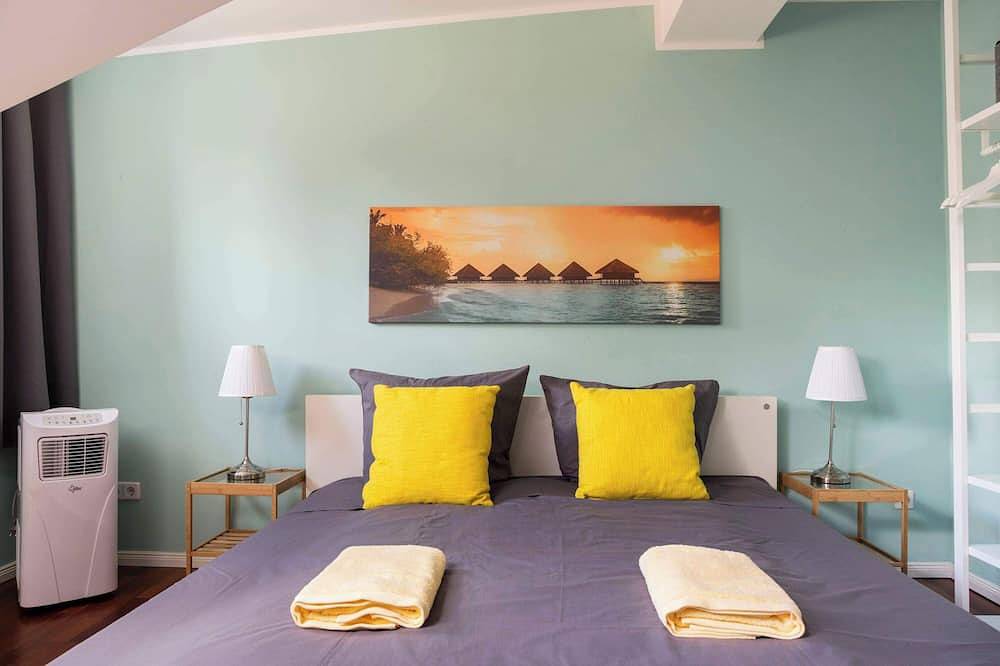 Entire apartment, Rosenthaler Calling - Rooftop Apartment in Mitte Berlin, Berlin