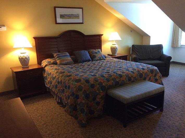 Vacation rental for 4 people, with pool and yard as well as hot tub in Newport