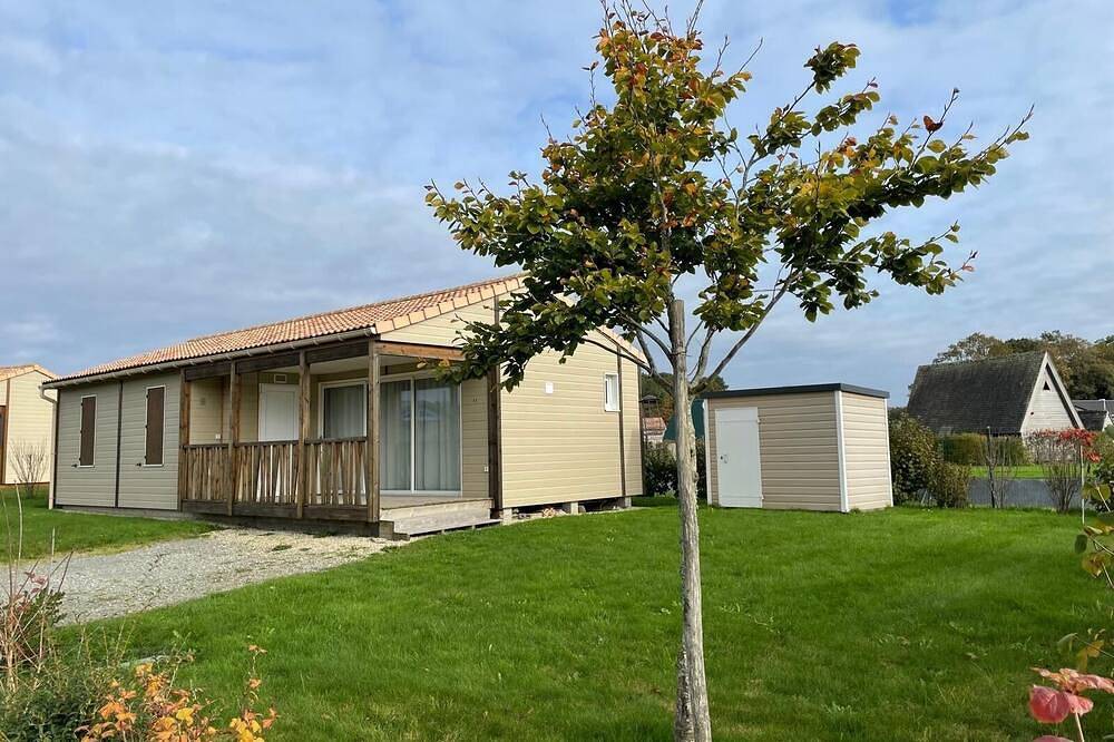 Comfortable 6-person, 3-bedroom chalet close to the Megaliths and beaches in Marzan, Côte des Mégalithes
