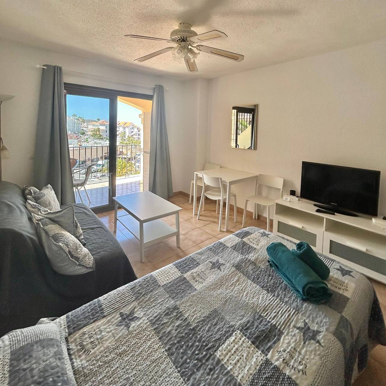 Hel lejlighed, Ferielejlighed for 2 personer med balkon in Los Cristianos, Arona