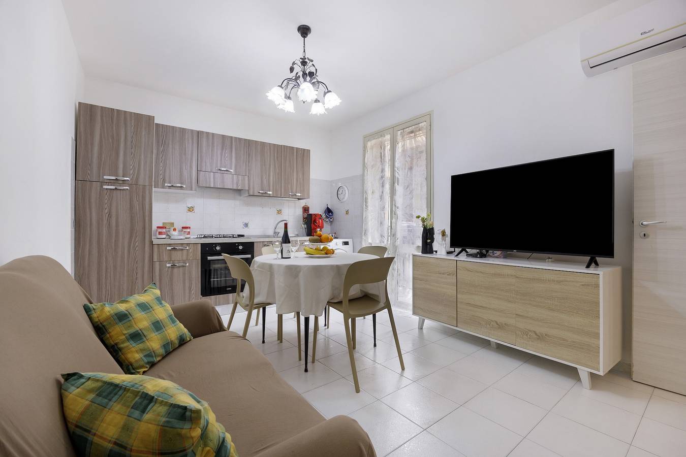 Appartement entier, Casa Sole e Mare avec vue sur la montagne, Wi-Fi et climatisation in Palerme, Province de Palerme