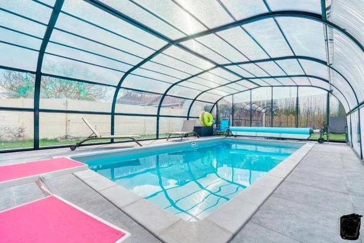 Villa pour 9 personnes, avec piscine ainsi que terrasse et jardin, animaux acceptés
