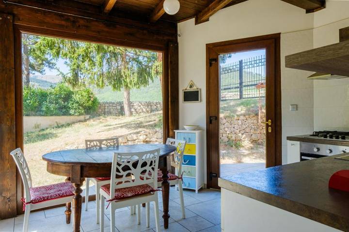 Casa vacanza per 6 persone, con panorama e piscina nonché giardino, adatto a famiglie con bambini - 1
