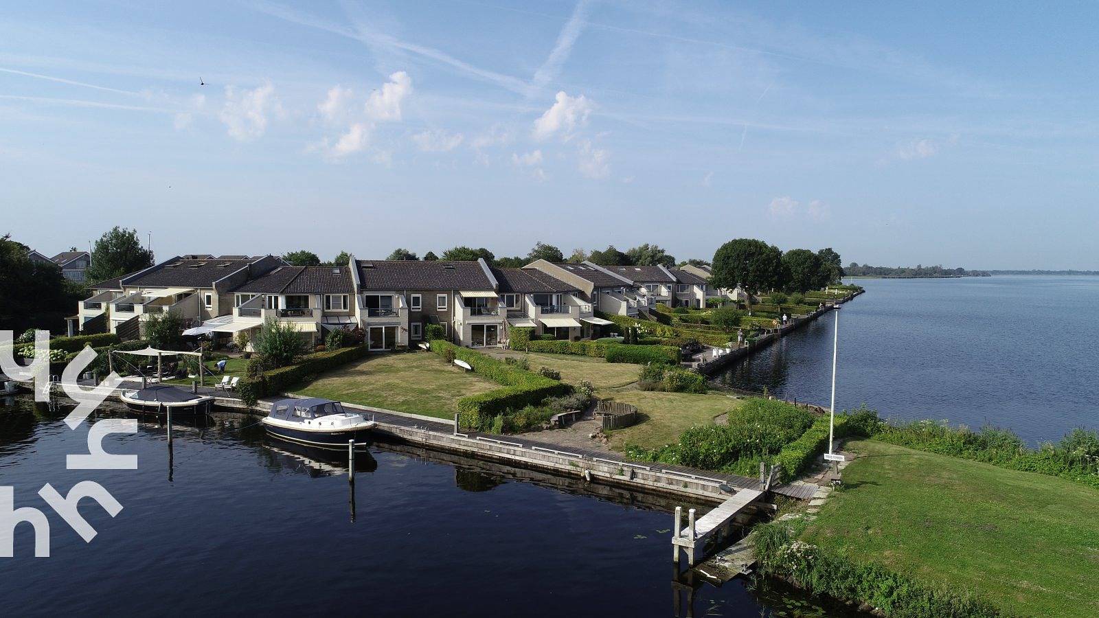 Geheel appartement, Perfect gelegen 4P appartement nabij Giethoorn met fantastisch uitzicht over het water in Nationaal Park Weerribben-Wieden