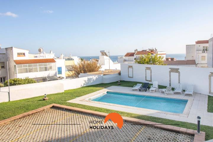 Holiday rental for 2 people, with balcony and ocean view as well as pool in Albufeira