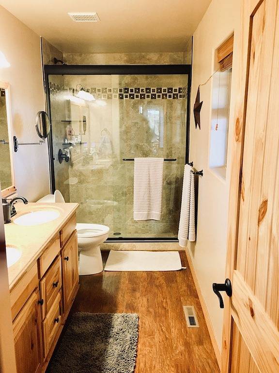 Willow's Cabin Retreat: 3 Schlafzimmer mit Kingsize-Bett. Ansichten + Wilde Pferde in Navajo County