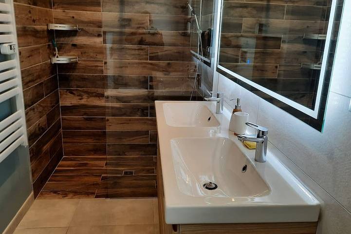 Location de vacances pour 4 personnes, avec jacuzzi et jardin à Chatuzange-le-Goubet - 4