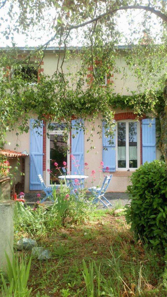 Location de vacances pour 5 personnes, avec vue et jardin à Montfaucon-Montigné - 3
