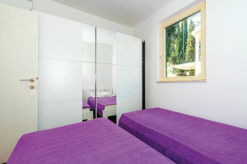 Entire apartment, Pet friendly apartment in Rogoznica with Wifi in Rogoznica, Šibenik-Knin