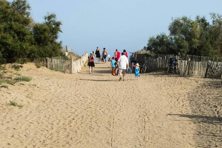 Camping pour 4 personnes, avec piscine et terrasse, animaux acceptés à Vendres - 3