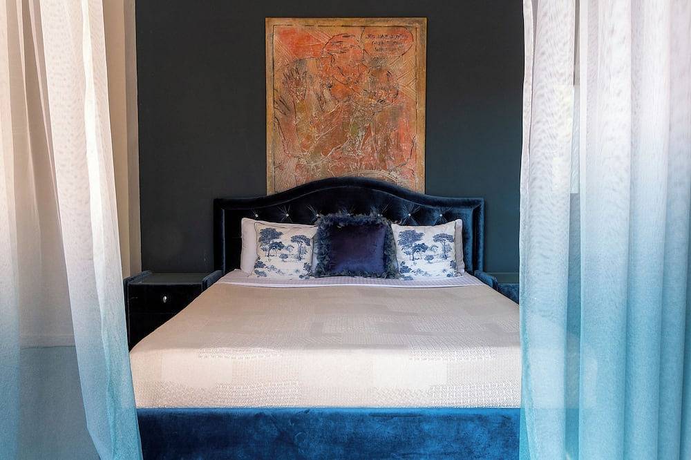 Villa for honeymoon with chimney and salted-water pool close to the major towns in Roca Llisa, Santa Eulària des Riu