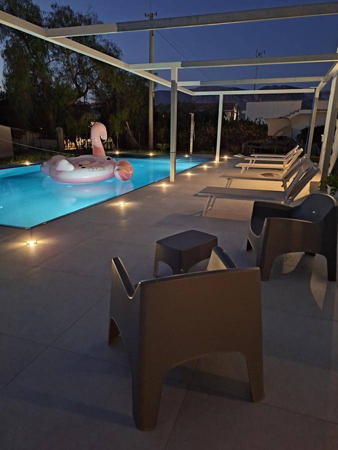 Casa vacanza per 3 persone, con giardino e piscina nonché panorama in Sicilia