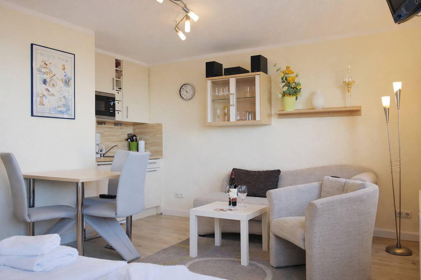 Ganze Wohnung, Ihre Exklusive Meerblick-Ferienwohnung für 2 Gäste in Warnemünde Strand, Rostock