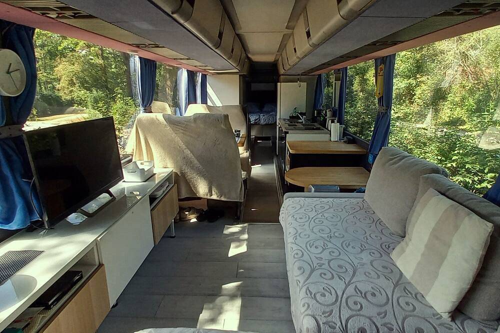 Unique et Insolite : Bus \"Iliade\" dans un environnement de verdure et de détente in Haute-Marne