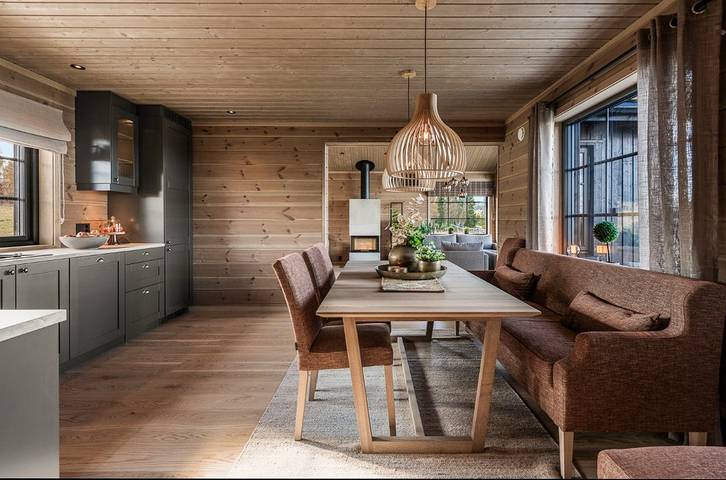 Neu gebaute Hütte mit Blick auf den Tisleiefjord in Gol