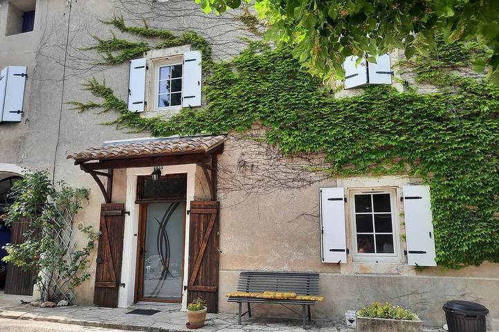 Location de vacances pour 12 personnes, avec jardin à Brouzet-lès-Alès