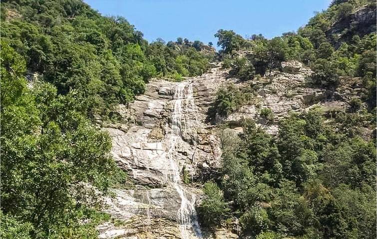 Gîte pour 6 personnes, avec jardin à Ucciani - 4