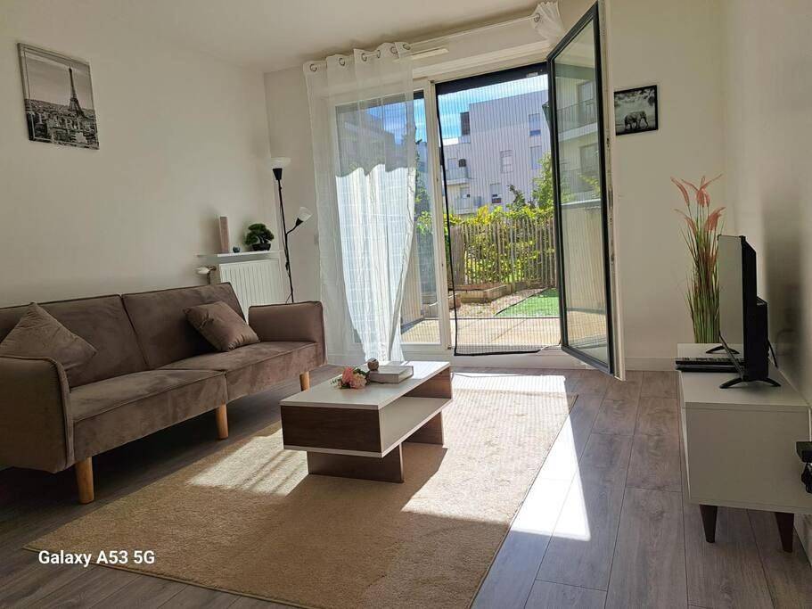 Appartement entier, One-Bedroom Apartment in Cergy, Val-d'Oise