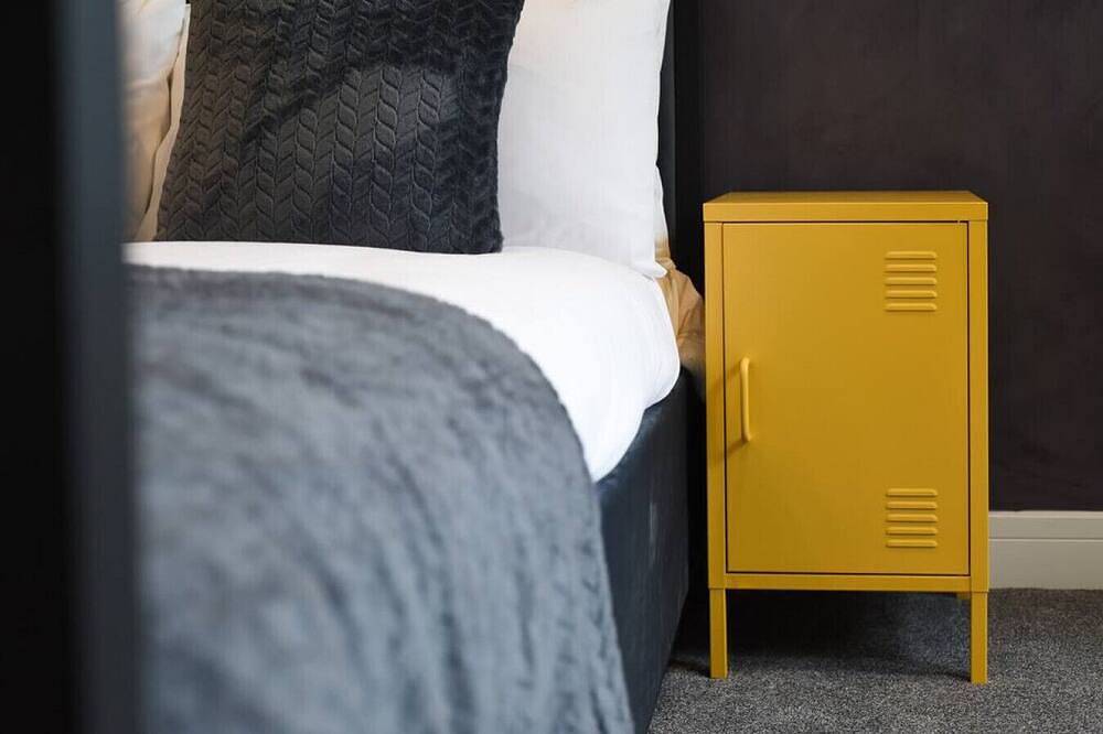 Ganze Wohnung, Cell Block 8 | Prison Flat | Sleeps 7 | with Parking in Portsmouth, Südostengland
