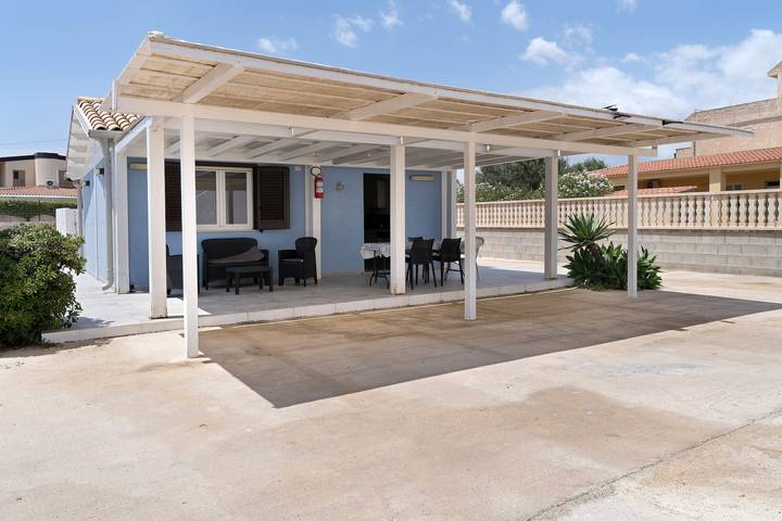 Appartement entier, Casa Azzurra Beach face à la mer avec accès direct à la plage in Reitani, Région de Noto