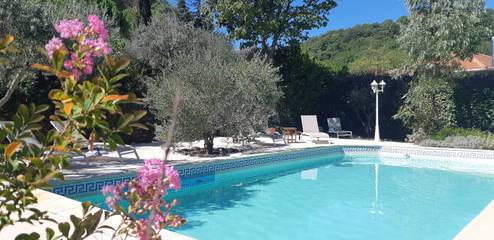 Gîte pour 12 personnes, avec piscine ainsi que jardin et balcon à Saint-Martin-de-Valgalgues