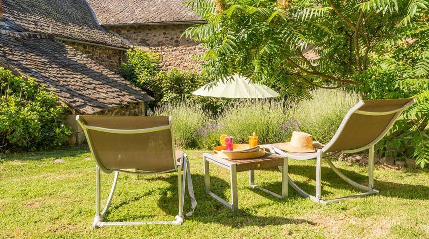 Location de vacances pour 6 personnes, avec jardin et vue à Jou-sous-Monjou - 4