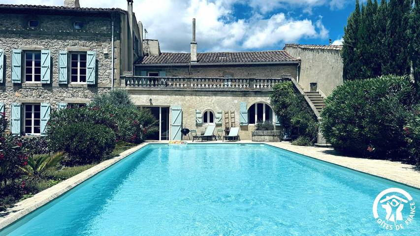 Gîte pour 2 personnes, avec Terrasse ainsi que Jardin et Piscine