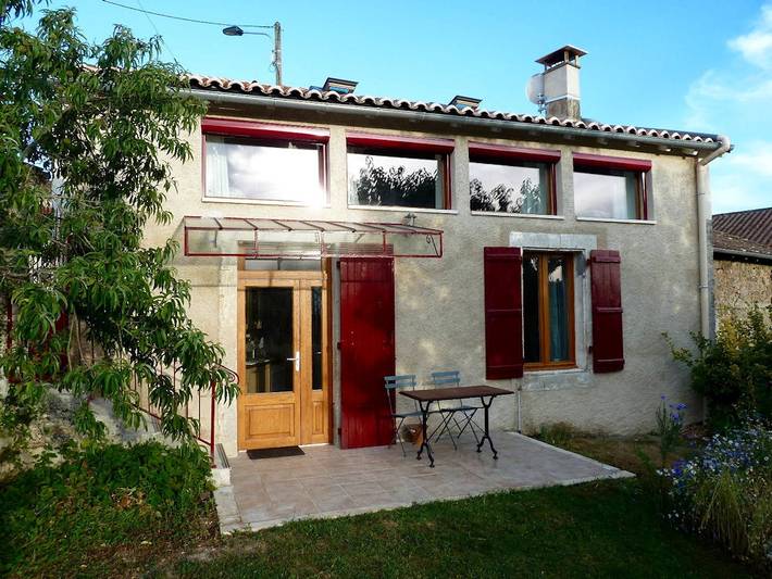 Gîte pour 3 personnes, avec jardin et terrasse à Roussines - 2