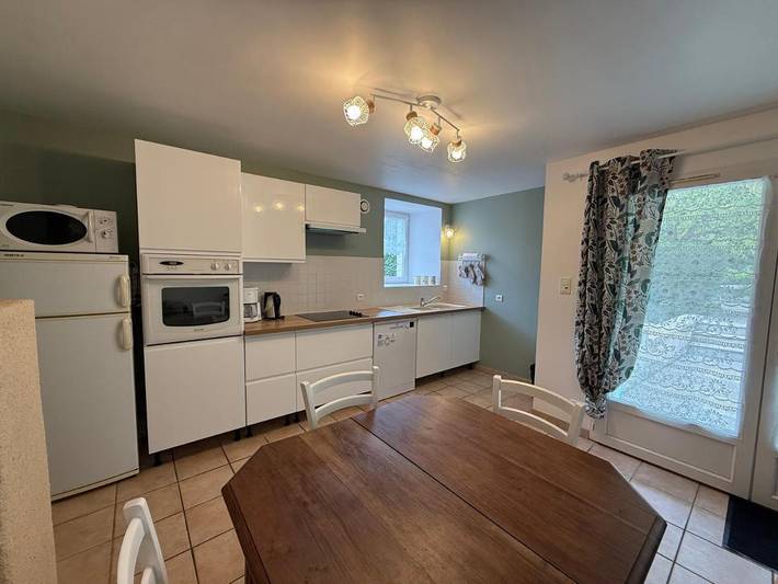 Maison d’hôte pour 2 personnes, avec terrasse et jardin ainsi que vue et piscine à Dirac