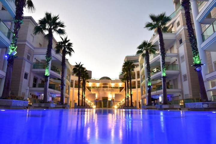 Apartamento de vacaciones para 8 personas, con jardín y piscina además de piscina para niños y vistas, Se admiten mascotas - 1
