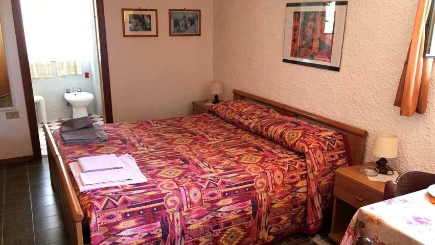 Cottage pour 3 personnes, avec jardin ainsi que terrasse et vue dans Perfugas