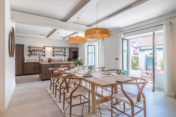 Location de vacances pour 8 personnes, avec balcon dans Plage de la côte des Basques