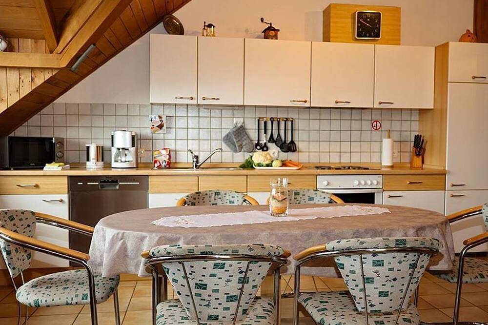 Ganze Wohnung, 5-Bett-Ferienwohnung Dusche/Wc mit Balkon - Ferienwohnungen Heck in Habscheid, Eifelkreis Bitburg-Prüm
