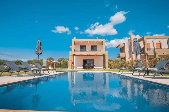 Ferienhaus für 8 Personen, mit Balkon und Terrasse sowie Whirlpool und Garten