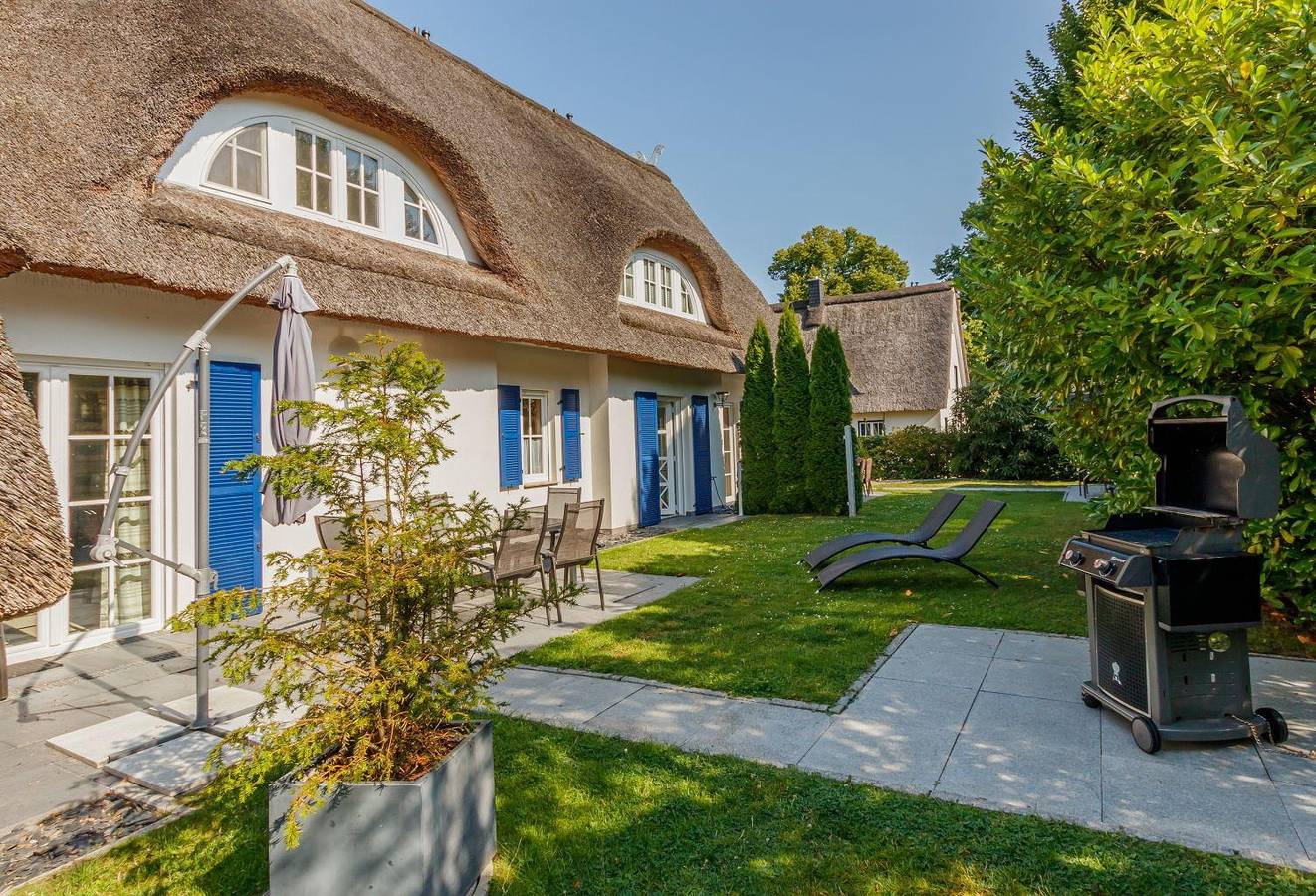 Luxuriöse klimaneutrale Strandvilla mit Indoorpool in Groß Schwansee, Kalkhorst