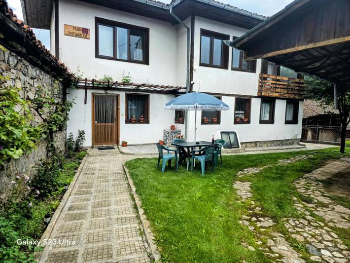 Maison d’hôte pour 2 personnes, avec vue ainsi que terrasse et jardin, animaux acceptés à Koprivchtitsa
